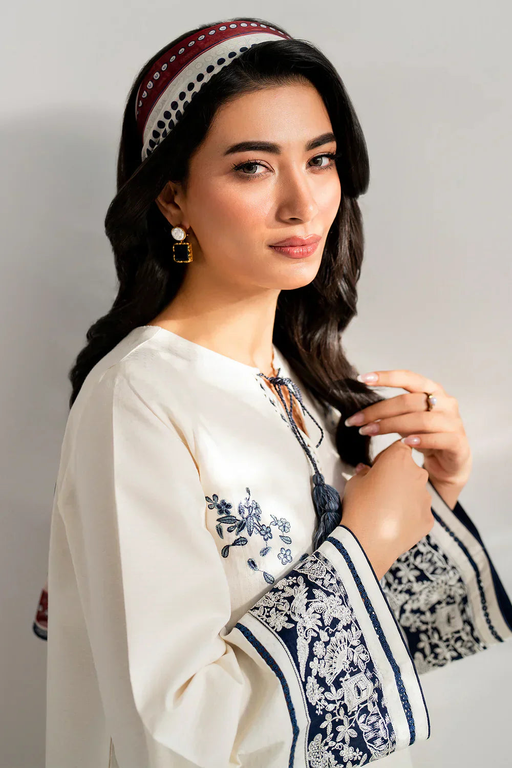 Heavy Embroidered Lawn 3pc