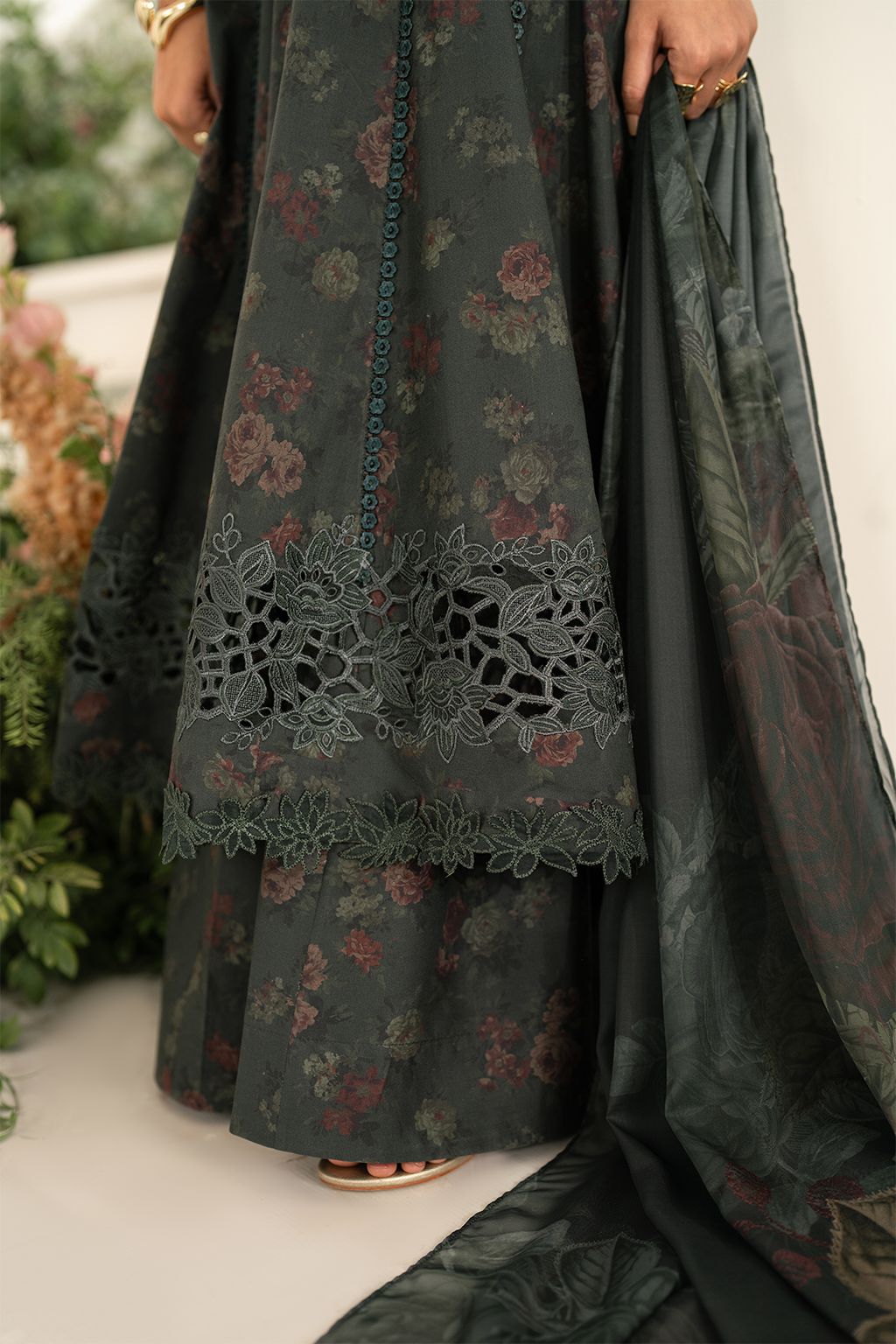 Iznik-Printed Embroidered Lawn Unstiched 3pc (WA-1839)