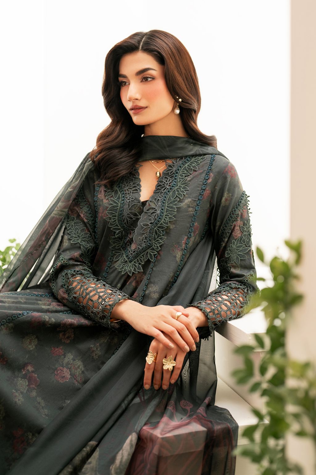 Iznik-Printed Embroidered Lawn Unstiched 3pc (WA-1839)