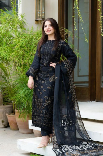 Heavy Embroidered Lawn 3pc