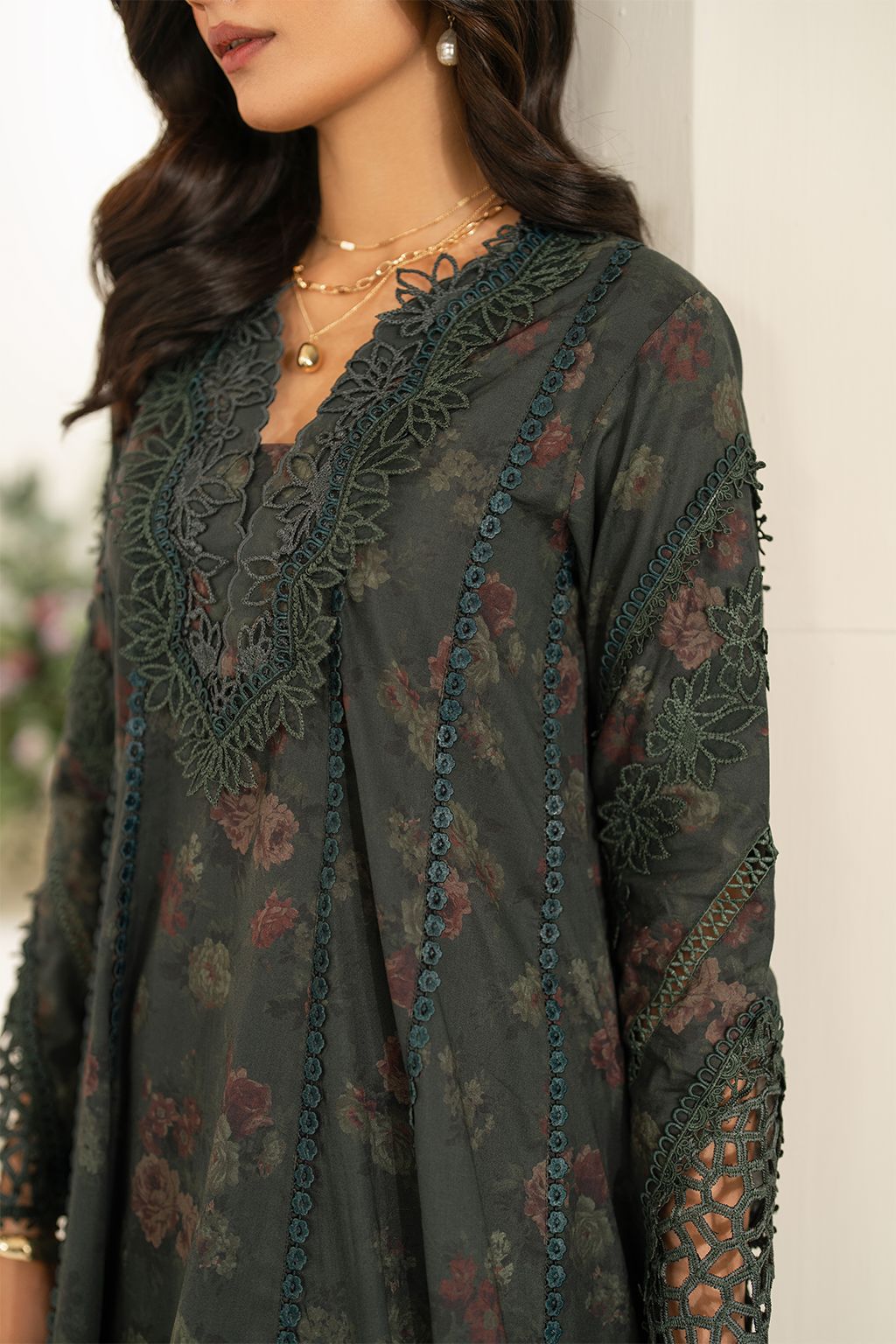 Iznik-Printed Embroidered Lawn Unstiched 3pc (WA-1839)