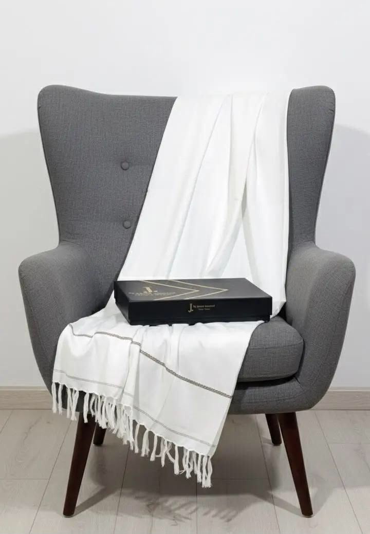 J.MENS SHAWL Off White